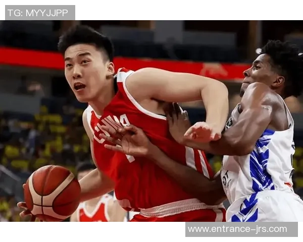 余嘉豪：从青涩少年到篮球场上的璀璨明星之路揭秘